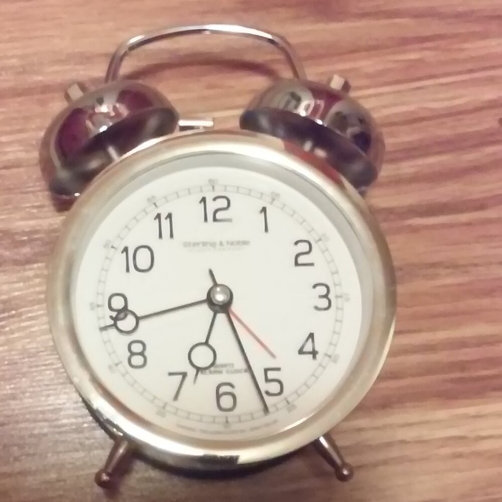Silver Alarm Clock Clanger Moves Back & Forth Works Great  Quartz 1 AA Battery